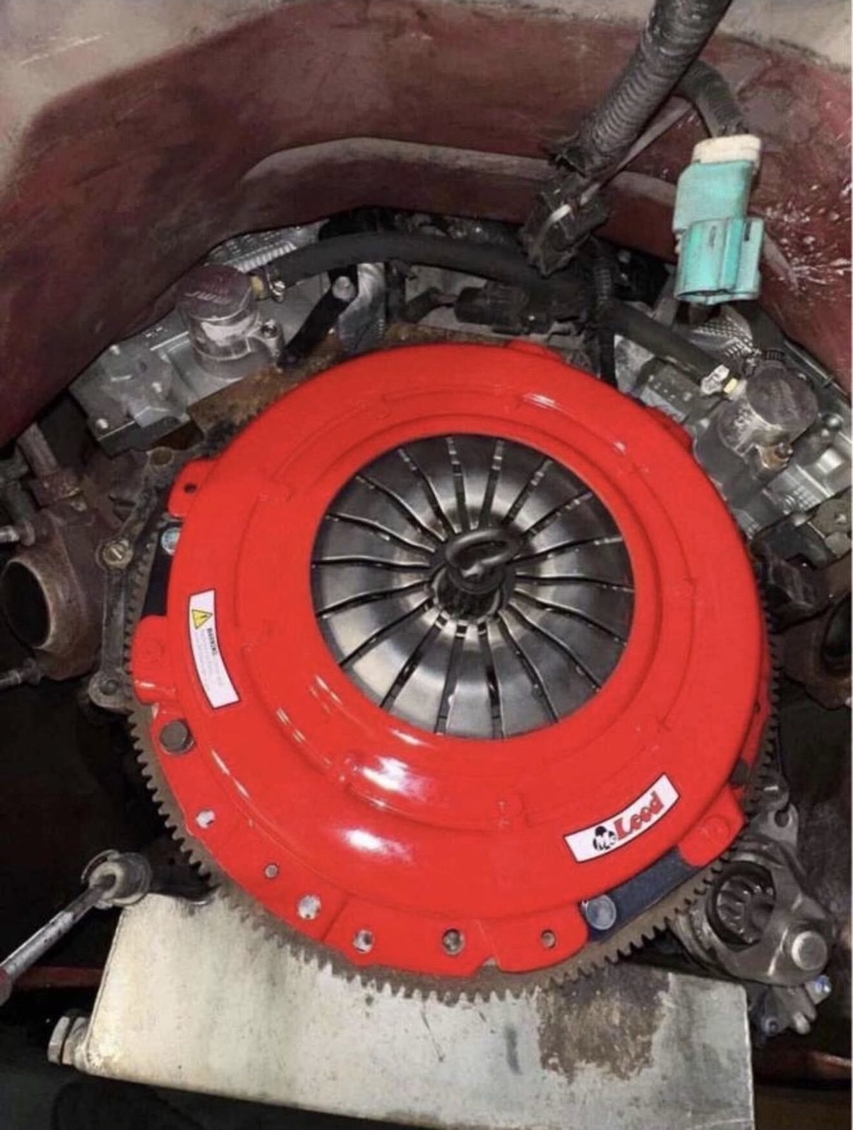 New clutch and pressure plate installed on the flywheel